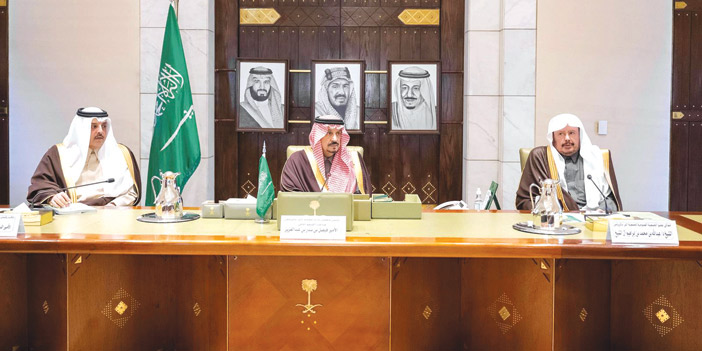  أمير منطقة الرياض خلال  ترؤسه الاجتماع