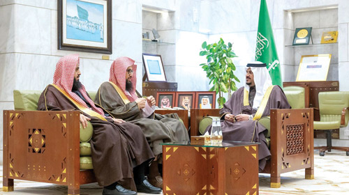 الأمير محمد بن عبدالرحمن يستقبل مدير هيئة الأمر بالمعروف في منطقة الرياض 