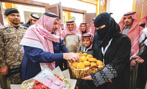  من جولة سمو أمير القصيم على مهرجان الكليجا