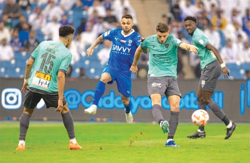 الهلال لملامسة اللقب.. والتعاون عينه على «الثالث»