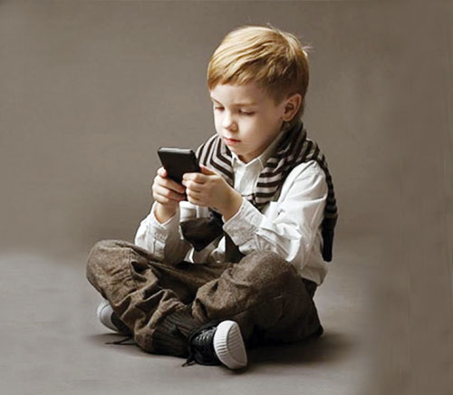 عواقب مدمرة لاستخدام الهاتف لتهدئة الأطفال 
